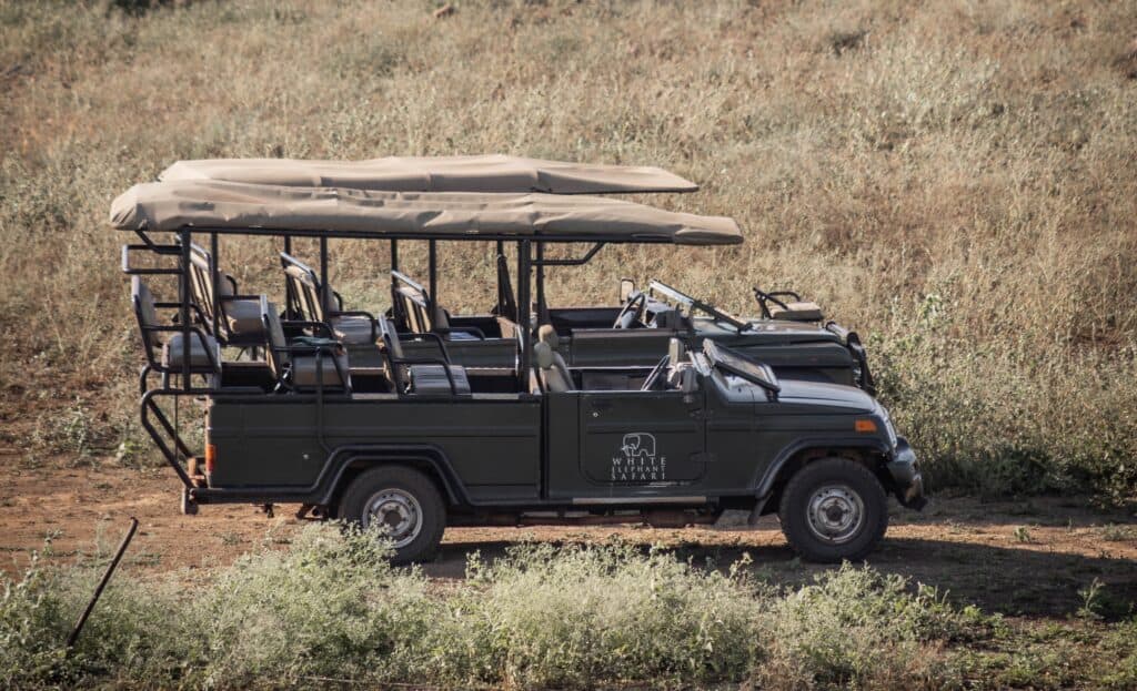 Safari vehicle Unsplash