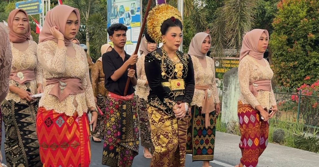 Woman wearing traditional Indonesian wedding attire
