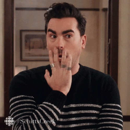 David Rose Schitt's Creek wearing rings