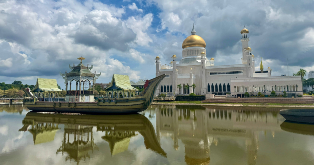 Brunei mosque in Bandar Seri Begawan