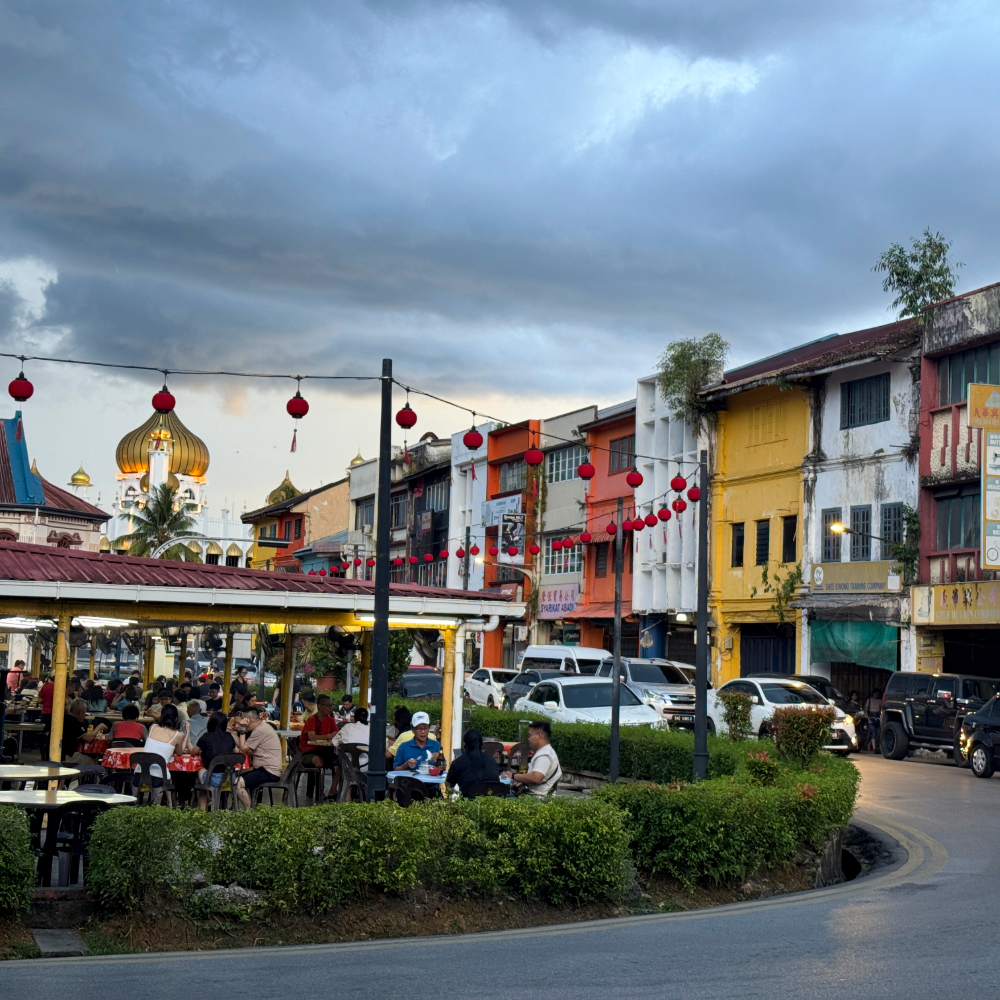 Open Air Market in Kuching with view of mosque