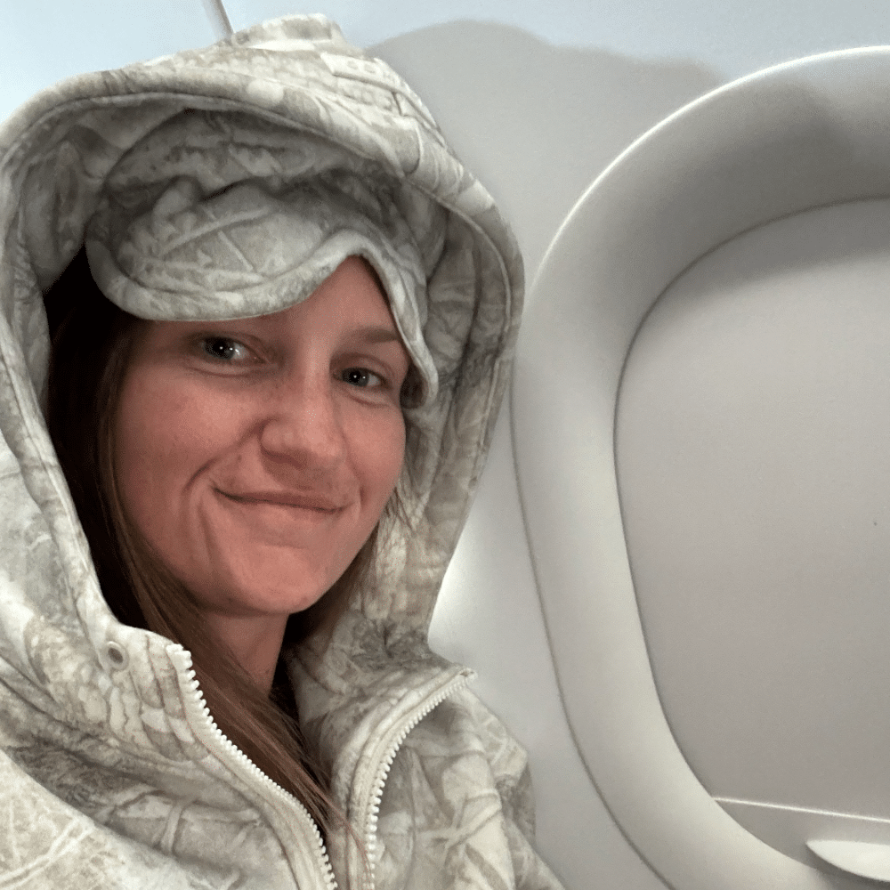 Testing Airport Mode hoodie on a plane for my Comfrt review